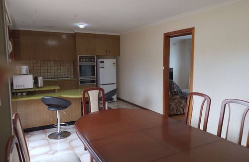 Werribee House | Charming 3-Bedroom Holiday Home Near Werribee Park