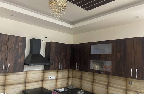 Greater Noida House | Charming 4-bedroom farmhouse with WiFi, AC in awesome Noida