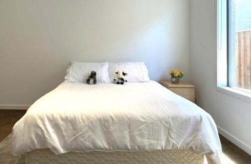Ascot Vale Apartment | Charming 4Br 2Ba Family Retreat-Close Airport, CBD