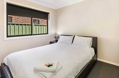 Epsom House | Charming and Upscale Home Free Parking