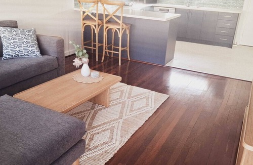 Rockingham Apartment | Charming Apt Min from Rockingham Beach