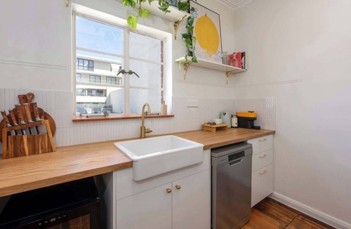 East Melbourne Apartment | Charming Art Deco Unit in East Melbourne