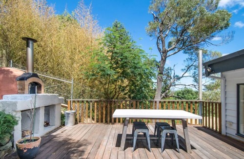 Upper Ferntree Gully House | Charming Hillside Home City Views and the 1000 Steps!
