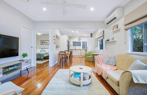 Brighton Cottage | Charming Bayside Brighton Cottage
