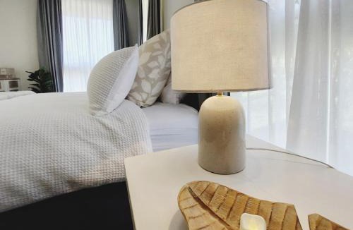 Vincentia House | Charming Coastal Cottage Retreat