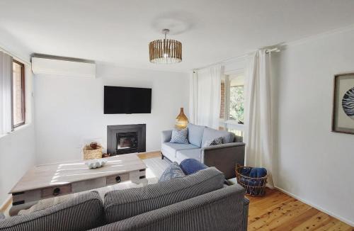 Vincentia House | Charming Coastal Cottage Retreat
