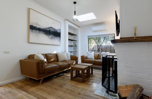 Winnaleah House | Charming Cottage with Private Garden & Wellness Studio