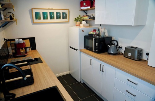 Currumbin Waters Bed & Breakfast | Charming, elegant B&B. Stunning views, close to airport, beaches & attractions.