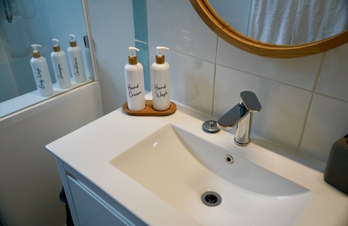 Currumbin Waters Bed & Breakfast | Charming, elegant B&B. Stunning views, close to airport, beaches & attractions.