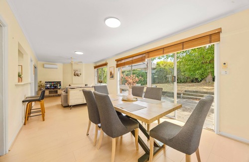 Balwyn House | Charming Family Haven - Warm and Spacious Entire House Balwyn