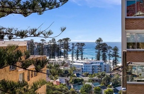Manly Apartment | Charming federation apartment close to Manly Beach.