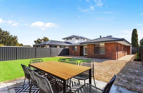Forrestfield House | Charming Forrestfield Escape!