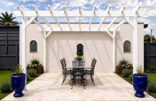 St Leonards House | Charming Heritage Haven 'Ye Olde St Leonards Hotel' 3 Bedroom, Pet Friendly, Fire Place, Free Wifi & Netflix, Walk to Beach & Shops
