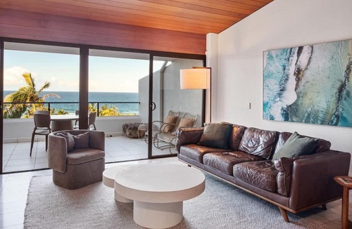 Sunshine Beach Apartment | Charming Mediterranean Villa Ocean Views & Pool