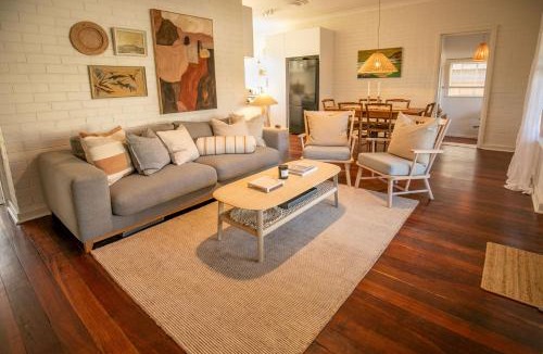 Halls Head House | Charming oasis steps from the beach