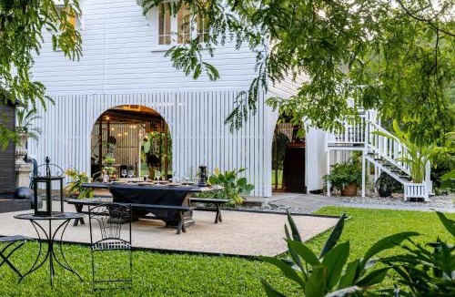 Mowbray House | Charming Queenslander surrounded by Rainforest