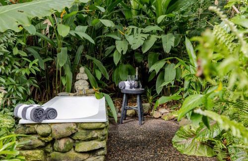 Mowbray House | Charming Queenslander surrounded by Rainforest