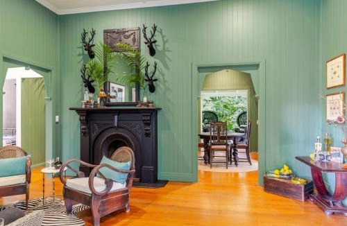 Mowbray House | Charming Queenslander surrounded by Rainforest