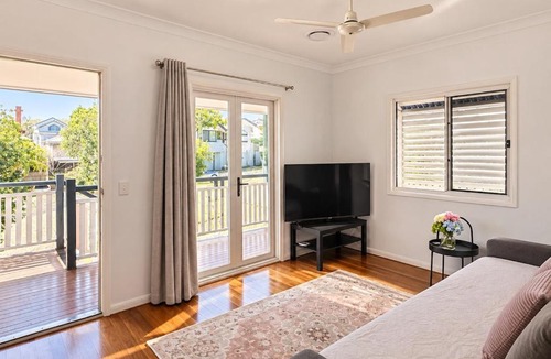 West End House | Charming Queenslander 3 bed 1 bath in West End