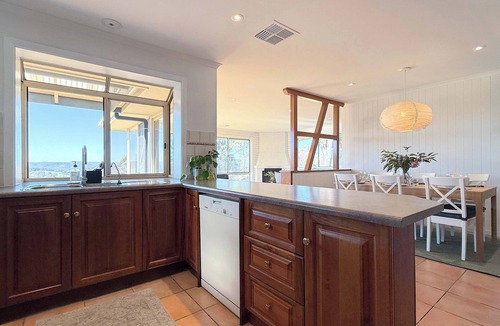 Clarendon House | Charming Retreat Scenic Views Near Wineries