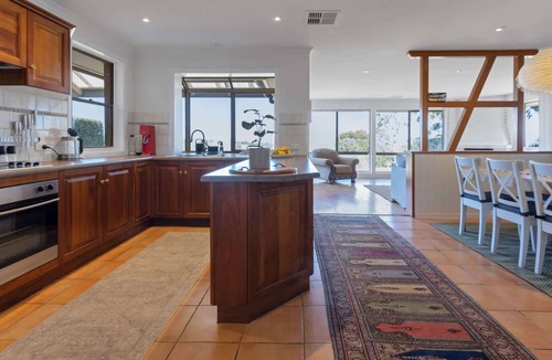 Clarendon House | Charming Retreat Scenic Views Near Wineries