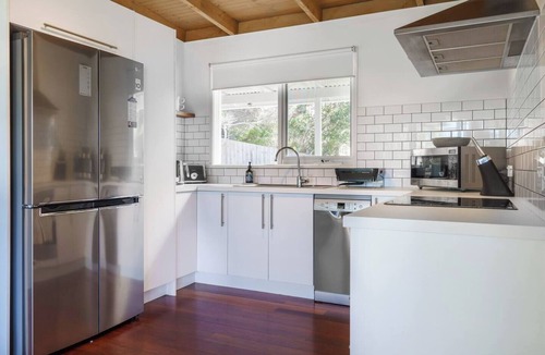 Tootgarook House | Charming Seaside Bungalow A Peninsula Hideaway