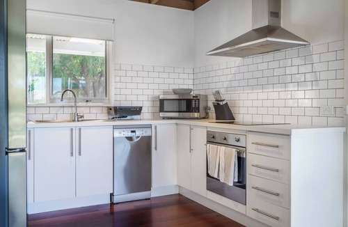 Tootgarook House | Charming Seaside Bungalow A Peninsula Hideaway