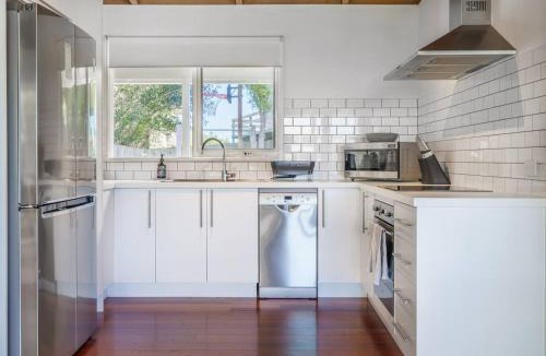 Tootgarook House | 'Charming Seaside Bungalow' A Peninsula Hideaway