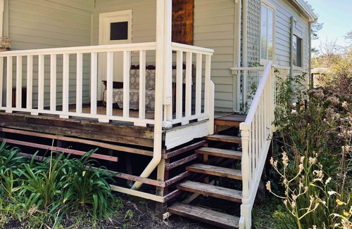Kirup Cottage | Charming self contained rustic country cottage joined to main farmhouse.