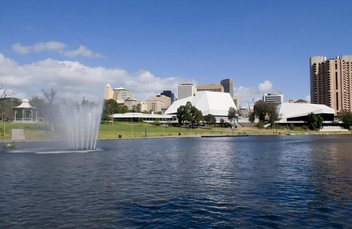 Adelaide Central Business District Apartment | Charming Studio - Adelaide CBD - WiFi - King bed