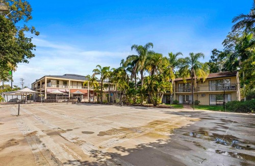 Mount Ommaney Hotel | Charming Suite Easy Access 2 CBD by Custom Bnb Hosting