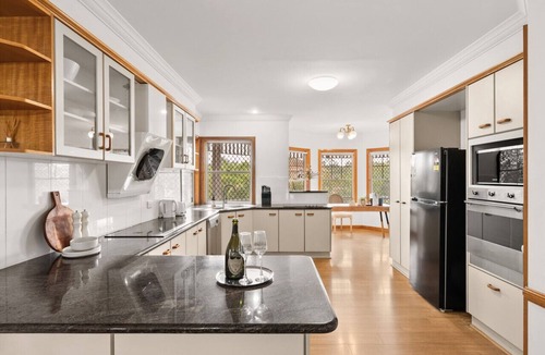 Parkinson House | Charming Victorian Oasis | 5 Beds Porch & Yard