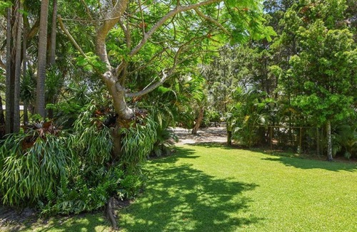 Brisbane Waterfront House | Chateau Midgen - Quiet House in Kooringal - Long Term Rental