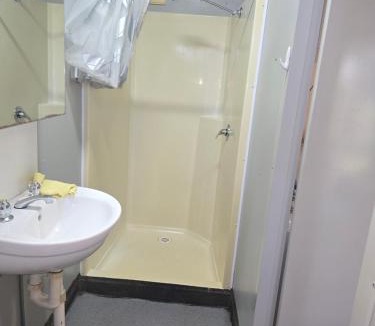 Kurwongbah Hotel | Cheap Rooms North Brisbane