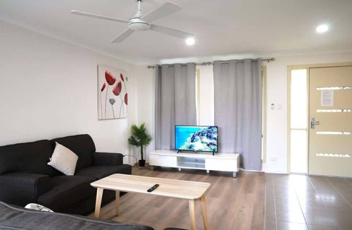 Upper Coomera House | Cheerful 4 bedroom house in Upper Coomera