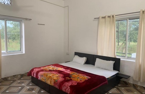 Haridwar House | Cheerful cottage accommodating 30+ guests