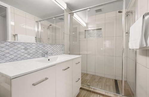Kings Beach Apartment | Cheltenham Apartments Unit 7 40 King St