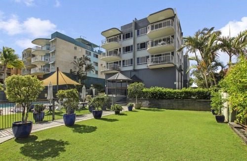 Kings Beach Apartment | Cheltenham Apartments Unit 7 40 King St