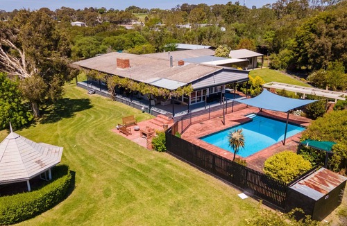 Eagle Point House | Chenu Lakeside Homestead: Your Perfect Holiday Retreat