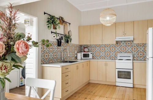 Toowoomba House | Cherry Tree Cottage! CBD Magic!