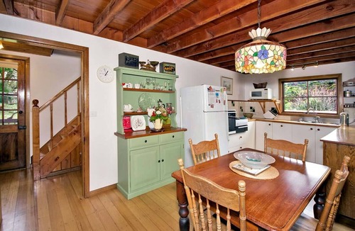 Lorne Cottage | Cherry Tree Creek Lorne Cottage (Willowbank)