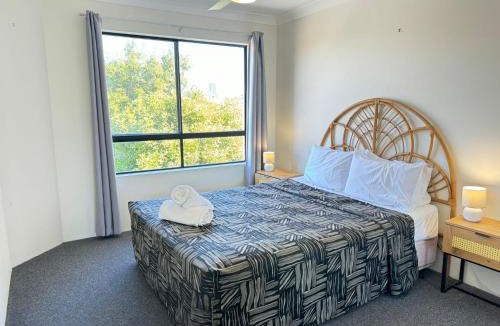 Surfers Paradise Apartment | Chevron Palms