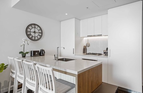 Fortitude Valley Apartment | Chic 1-Bed with Parking, Infinity Pool and Gym