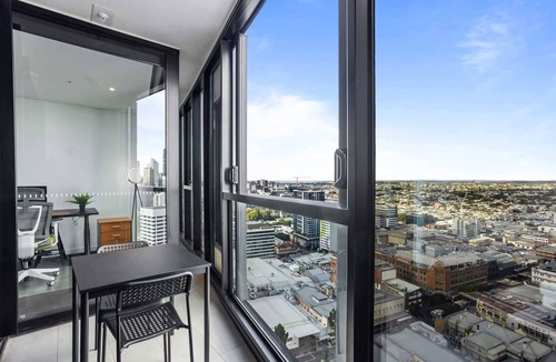 Fortitude Valley Apartment | Chic 1-Bed with Parking, Infinity Pool and Gym