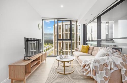 City East Apartment | Chic 1BR in Canberra CBD w Pool, Gym n Parking