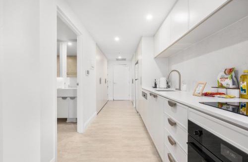 City East Apartment | Chic 1BR in Canberra CBD w Pool, Gym n Parking