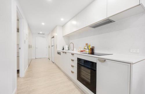 City East Apartment | Chic 1BR in Canberra CBD w Pool, Gym n Parking