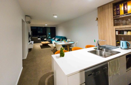 Newstead Apartment | Chic 2 bed, 2 bath Apartment with City Views