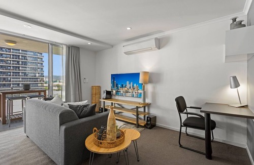 South Brisbane Apartment | Chic 2-Bed Apartment & 5 minutes walk to QPAC