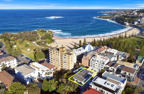 Coogee Apartment | Chic 2 Bed Apartment w Balcony Near Coogee Beach